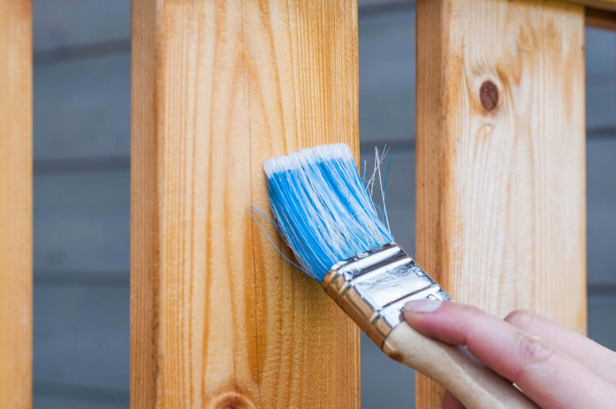 You are currently viewing Top 10 Tips for Applying Acrylic Paint on Wood Furniture