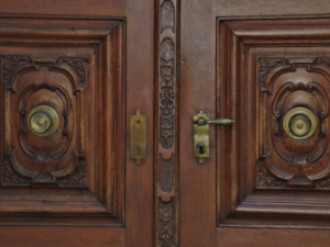 Read more about the article How Wood Polishing Service Removes Dullness and Stains from Furniture